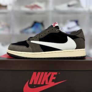 Tênis Travis Scott Air Jordan 1 Low OG  Reverse Swoosh